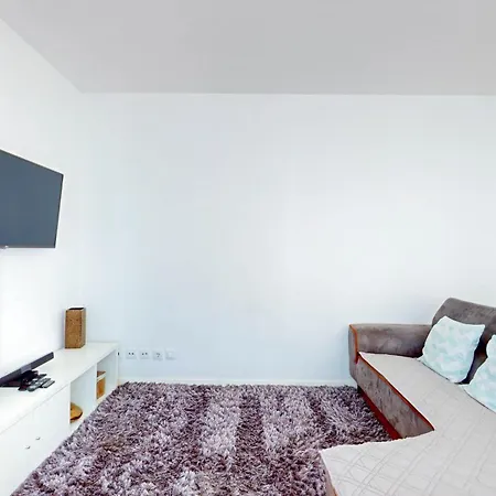 Happy Building By Gw Holidays * Lissabon